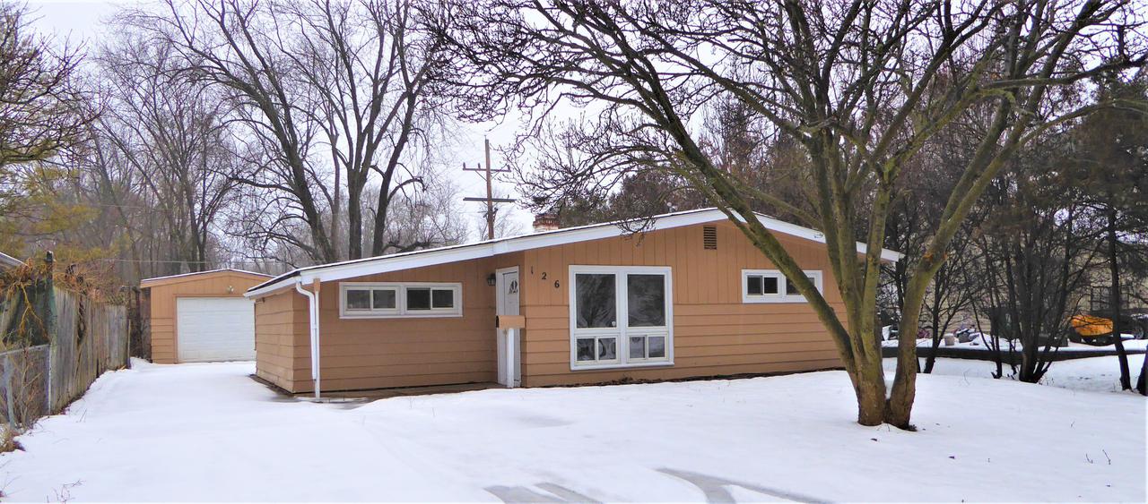 126 Elm Ave., North Aurora, IL 60542