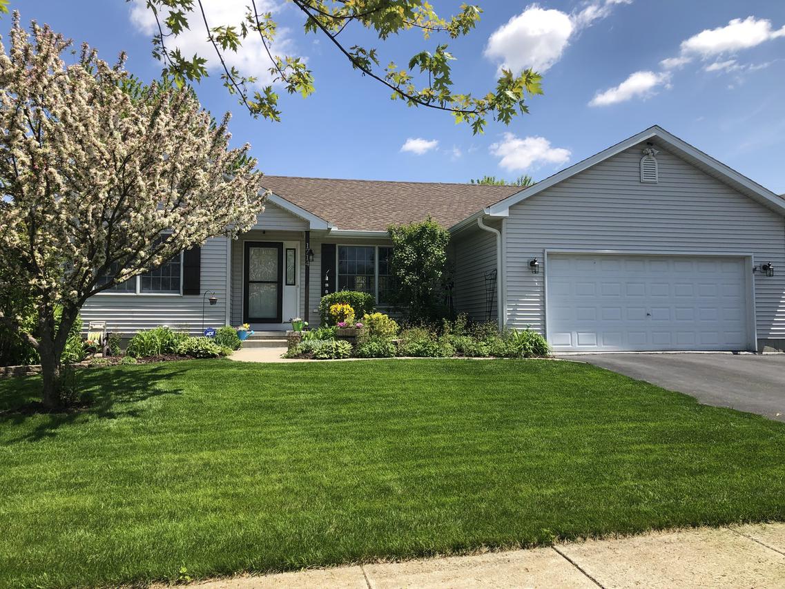1714 Pebblewood Ct., Sycamore, IL 60178