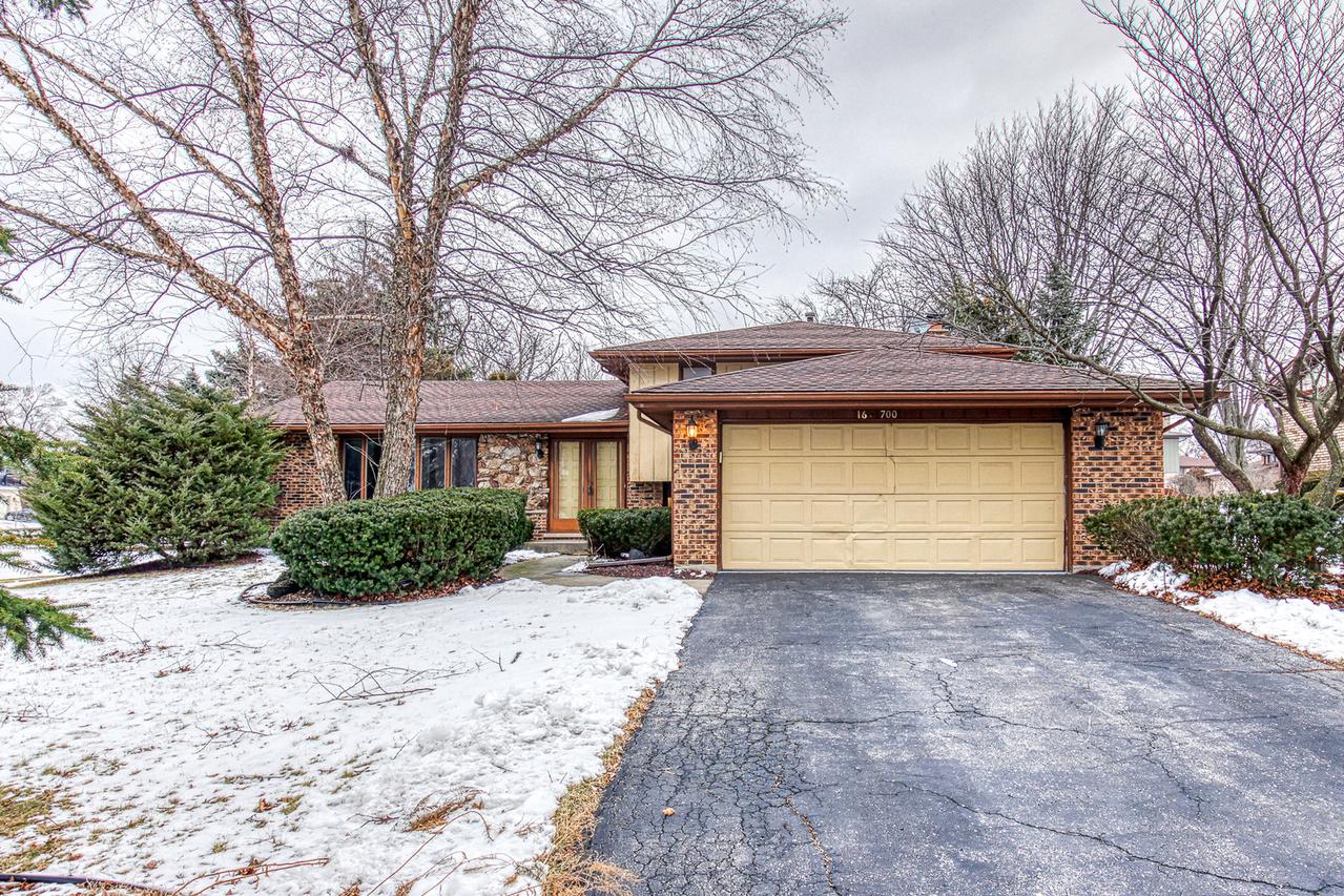 16W700 Fern St., Willowbrook, IL 60527