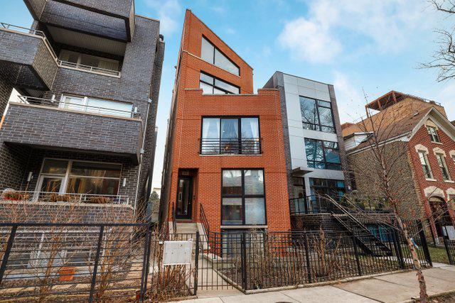831 N Hermitage Ave. #2, Chicago, IL 60622