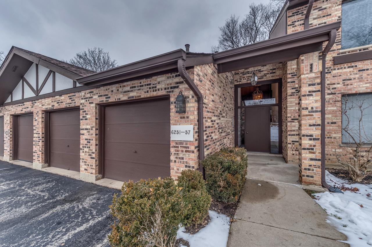 6257 Trinity Dr. #2-B, Lisle, IL 60532