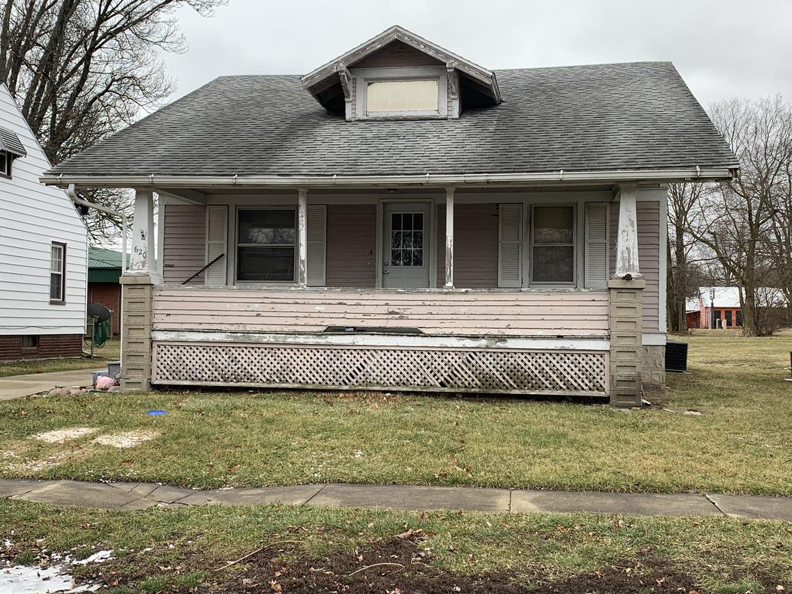 620 W White St., Clinton, IL 61727