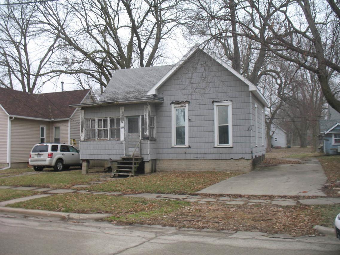 1205 E Main St., Clinton, IL 61727