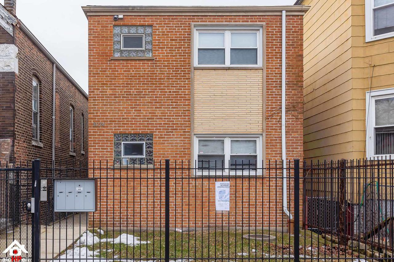 8734 S Escanaba Ave., Chicago, IL 60617