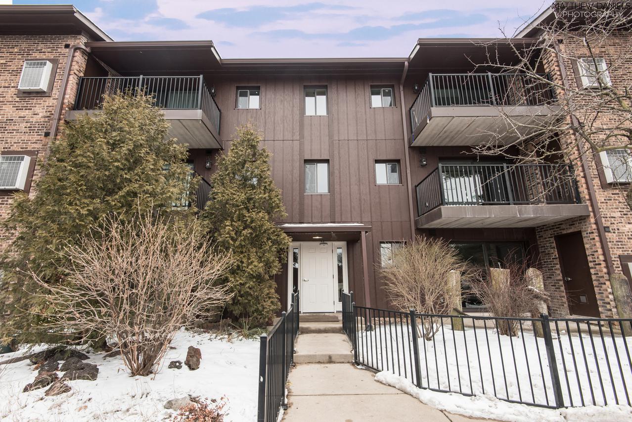 73 Pier Dr. #204, Westmont, IL 60559