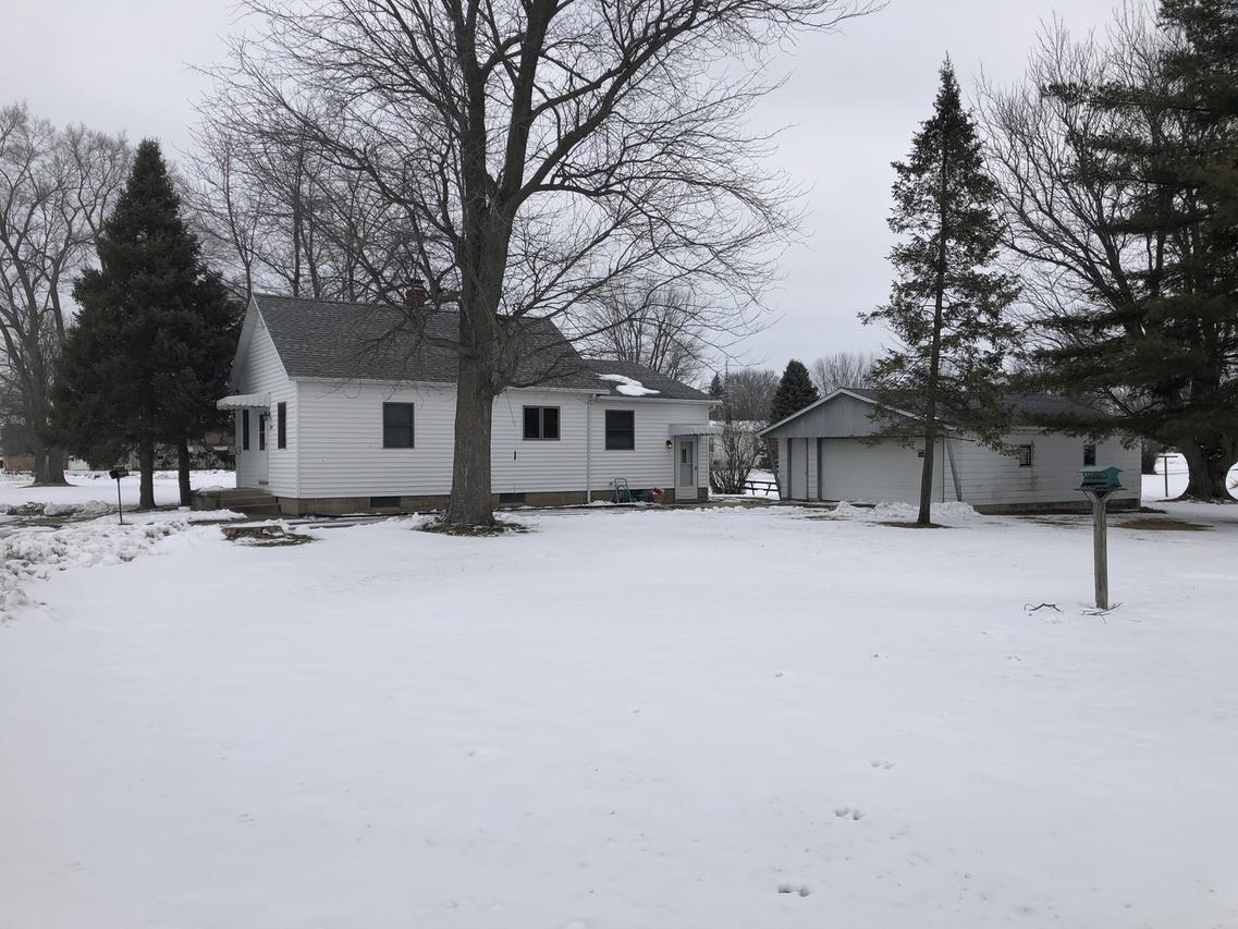 216 S 1st St., Standard, IL 61363