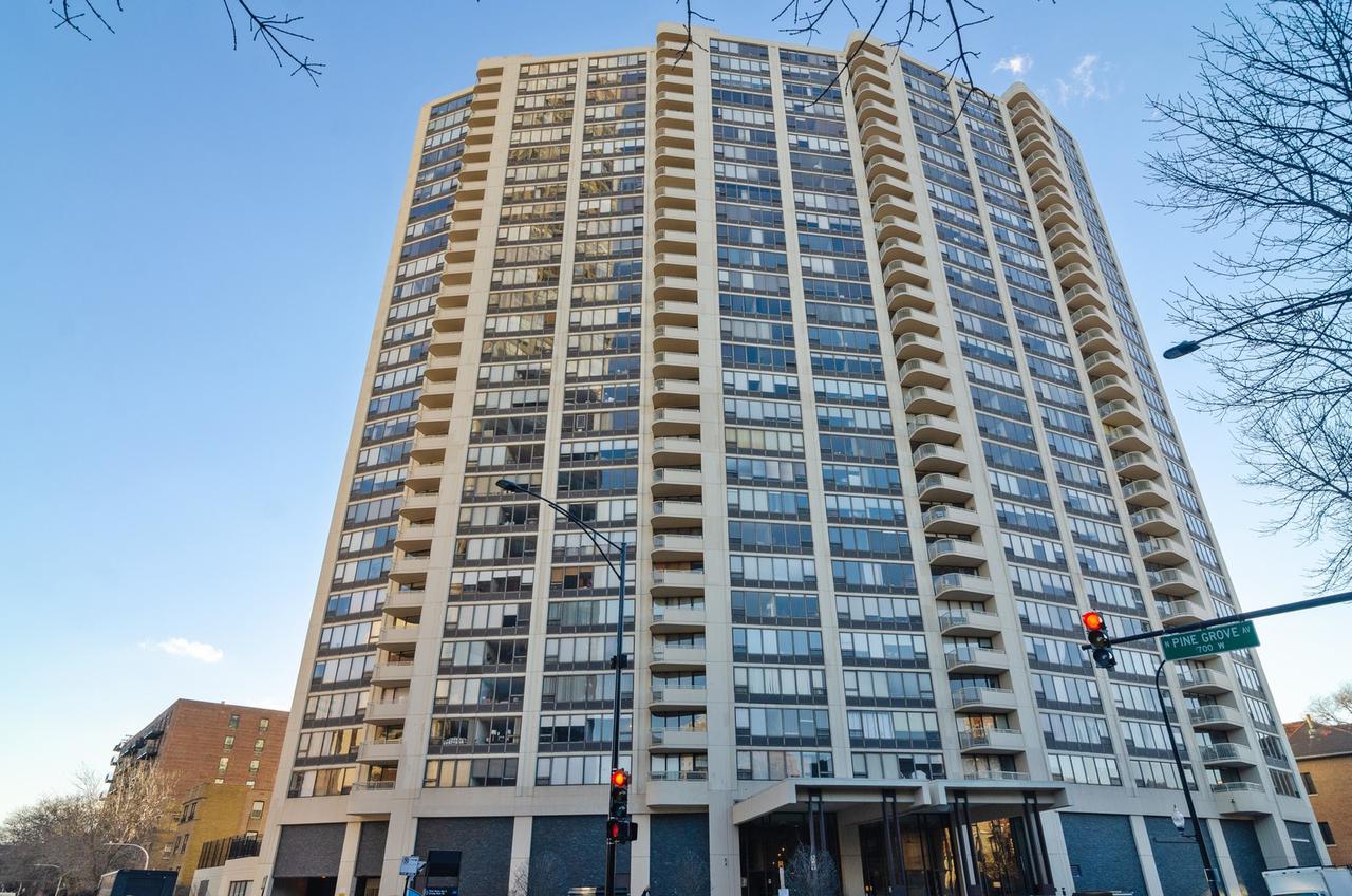 3930 N Pine Grove Ave. #1115, Chicago, IL 60613