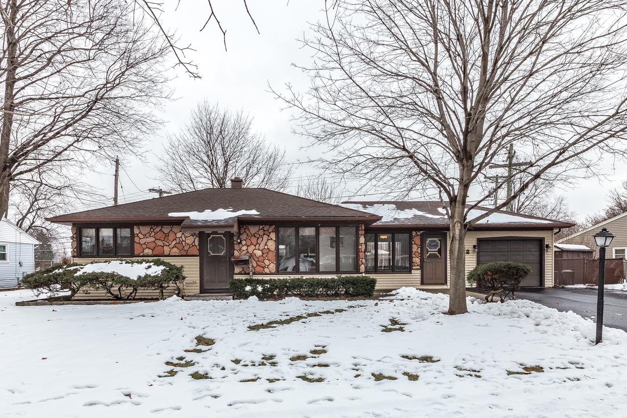 2702 Hawk Ln., Rolling Meadows, IL 60008