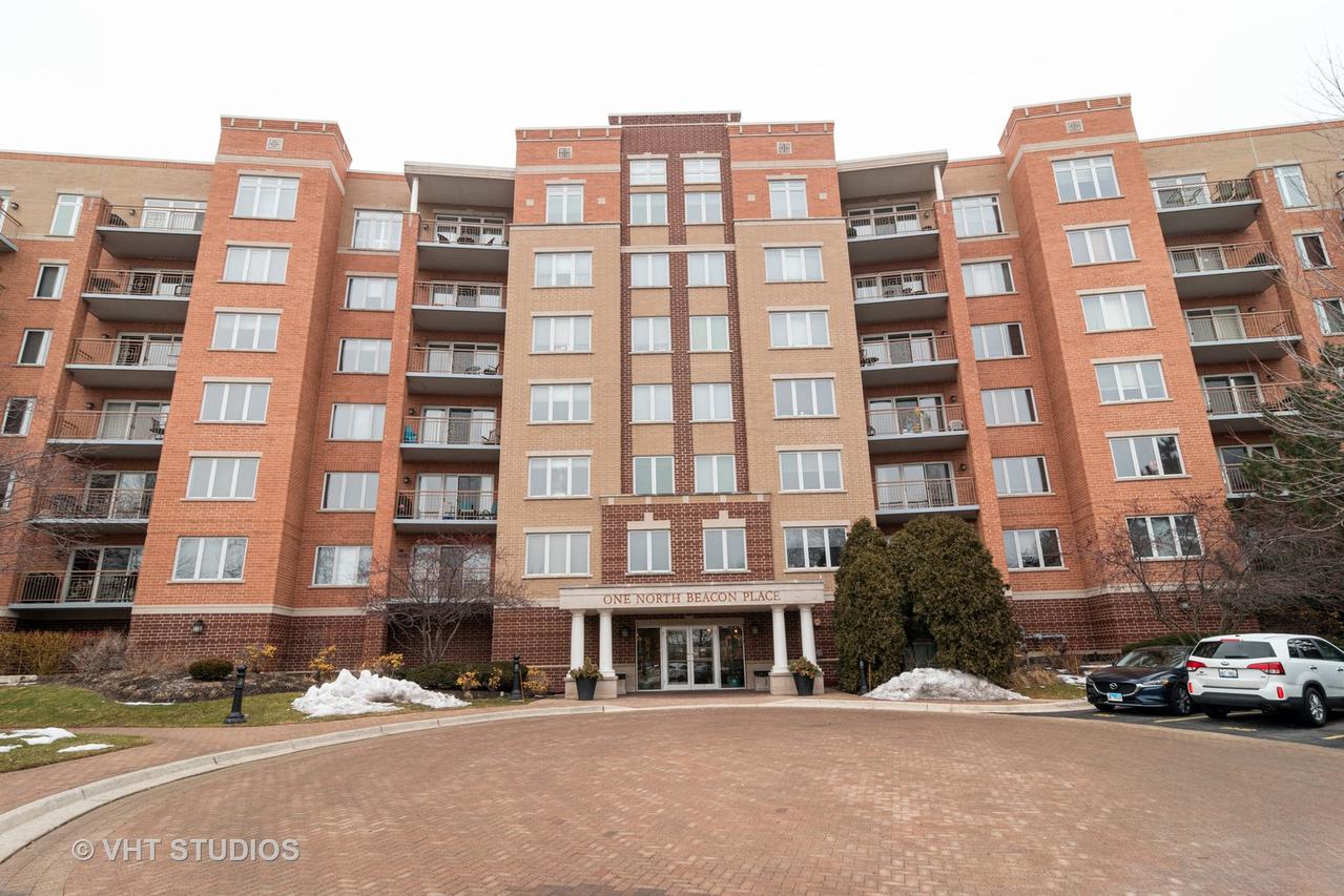 1 N Beacon Pl. #302, La Grange, IL 60525