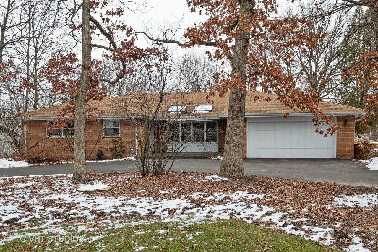 1527 Northwoods Rd., Deerfield, IL 60015