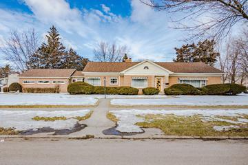 123 E Taylor St., Dekalb, IL 60115