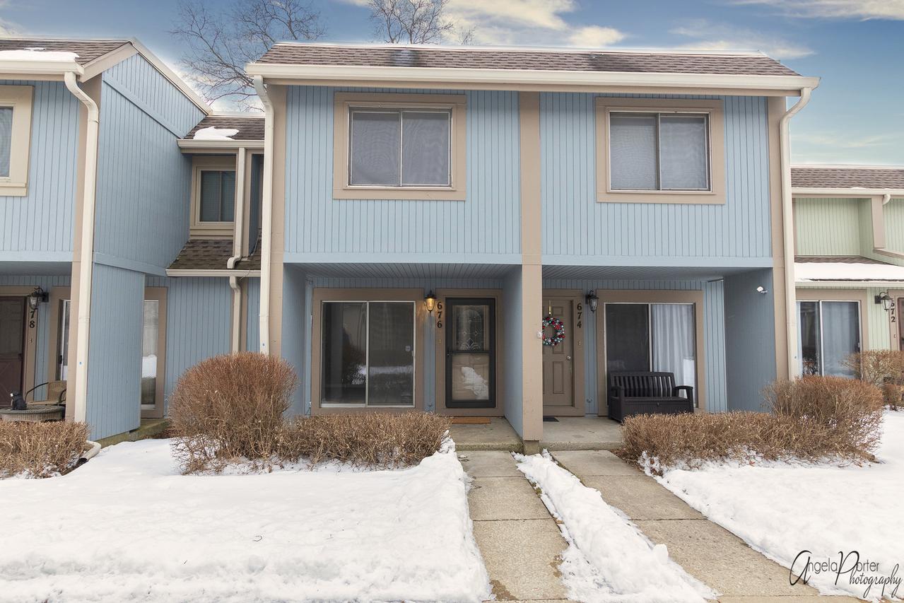 676 Quail Creek Dr., Grayslake, IL 60030