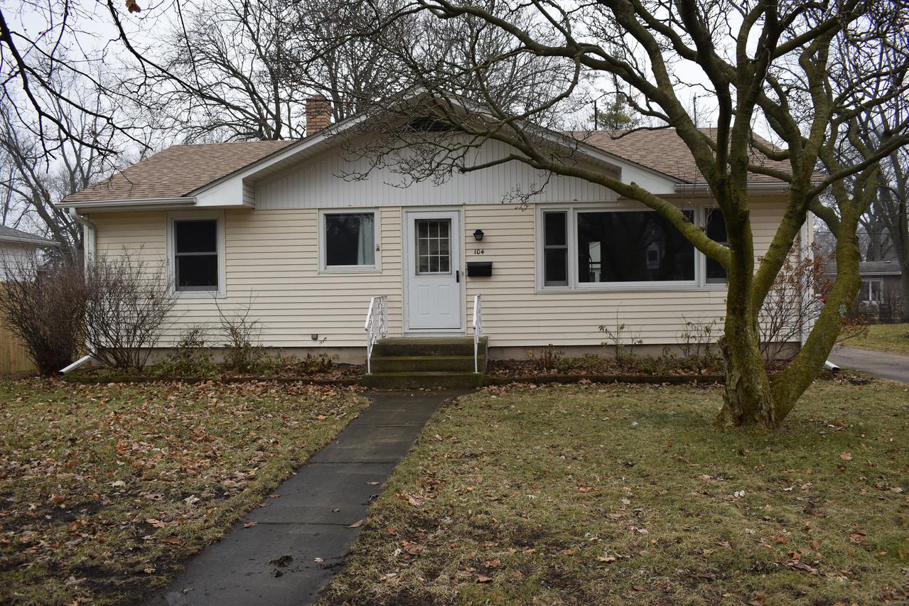 104 E Taylor St., Dekalb, IL 60115