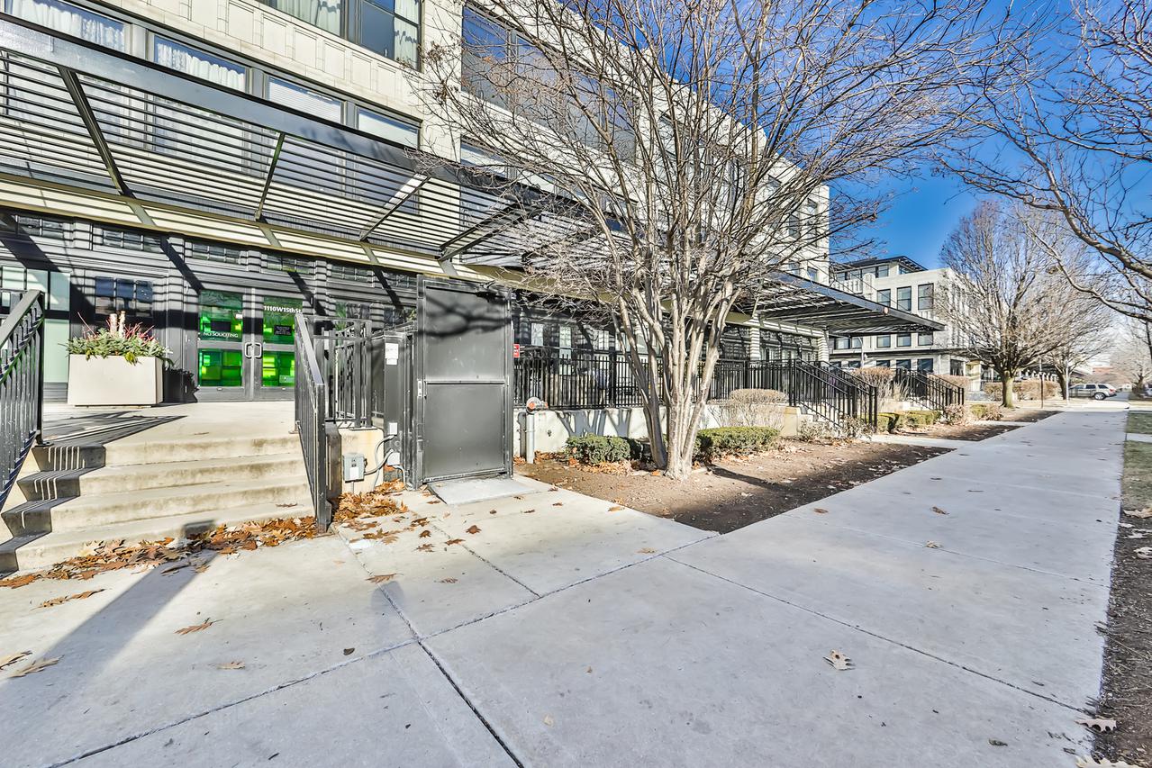 1110 W 15th St. #406, Chicago, IL 60608