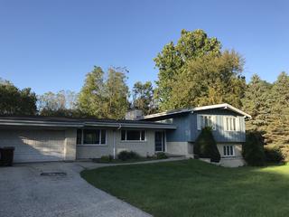 6902 Hillside Dr., Crystal Lake, IL 60014