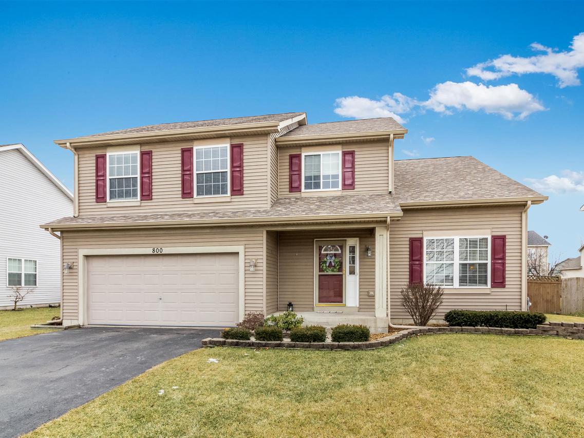 800 Maplewood Dr., Minooka, IL 60447