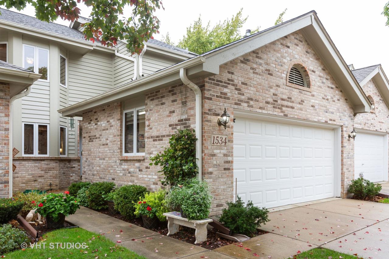 1534 Brittany Ct., Darien, IL 60561