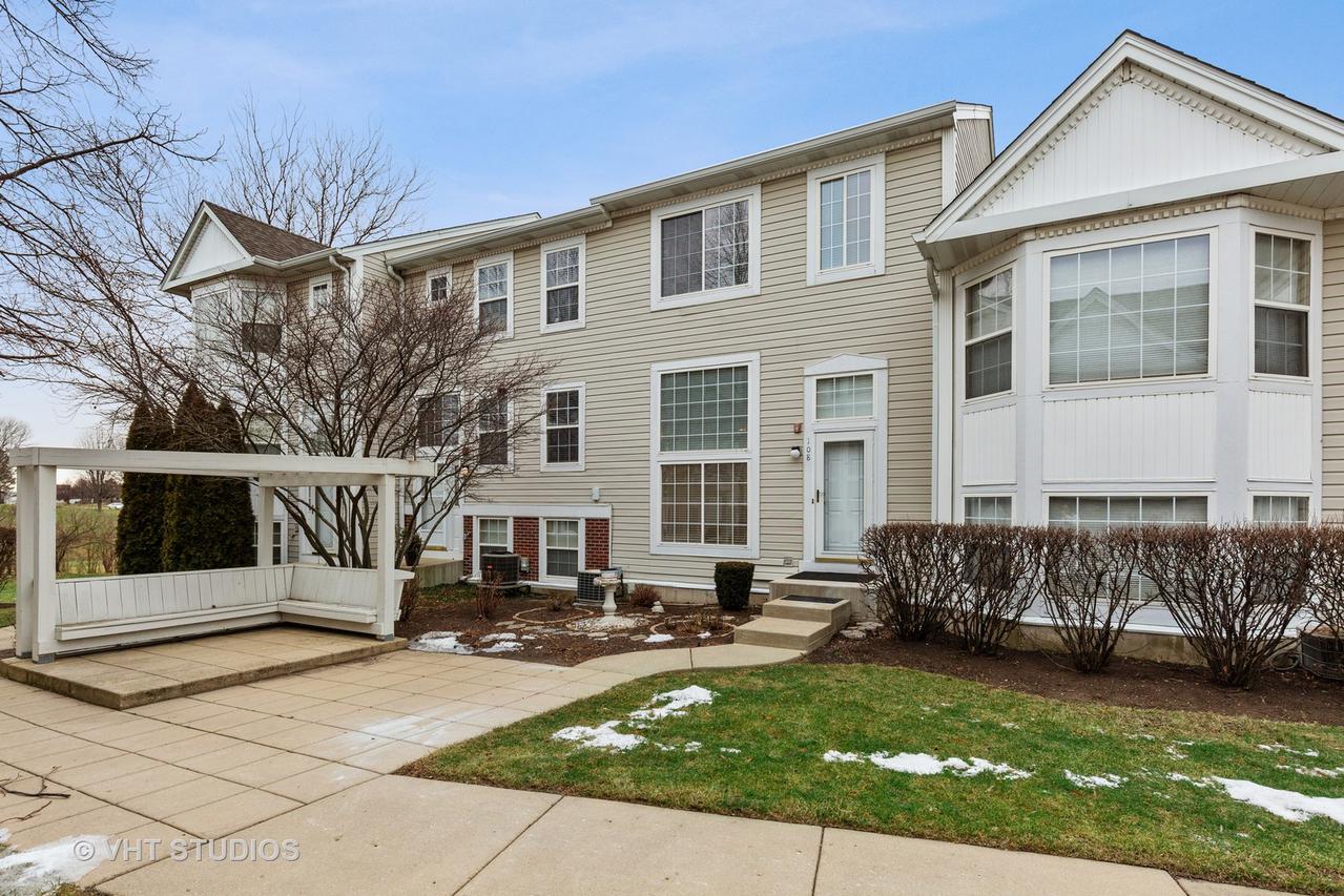 108 Hidden Creek Ln., North Aurora, IL 60542