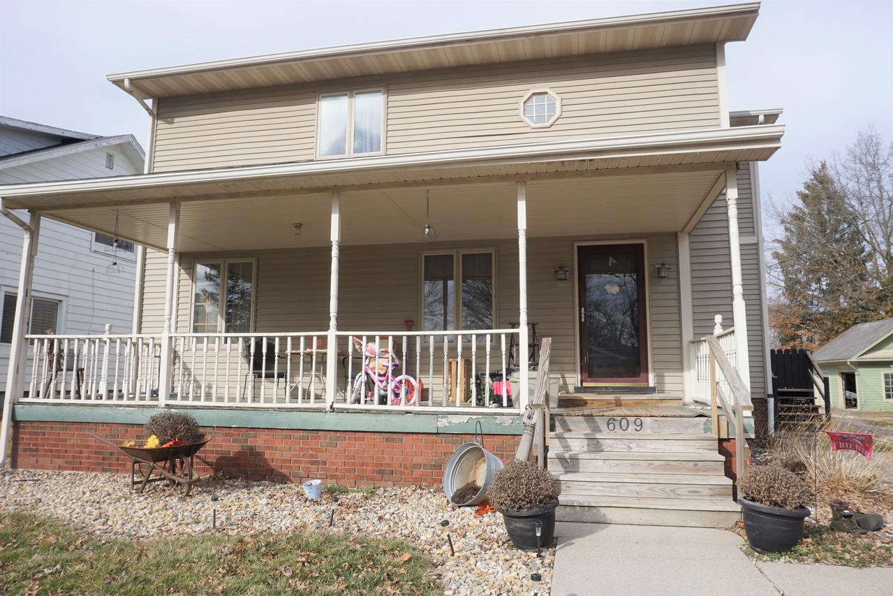 609 W South St., Clinton, IL 61727