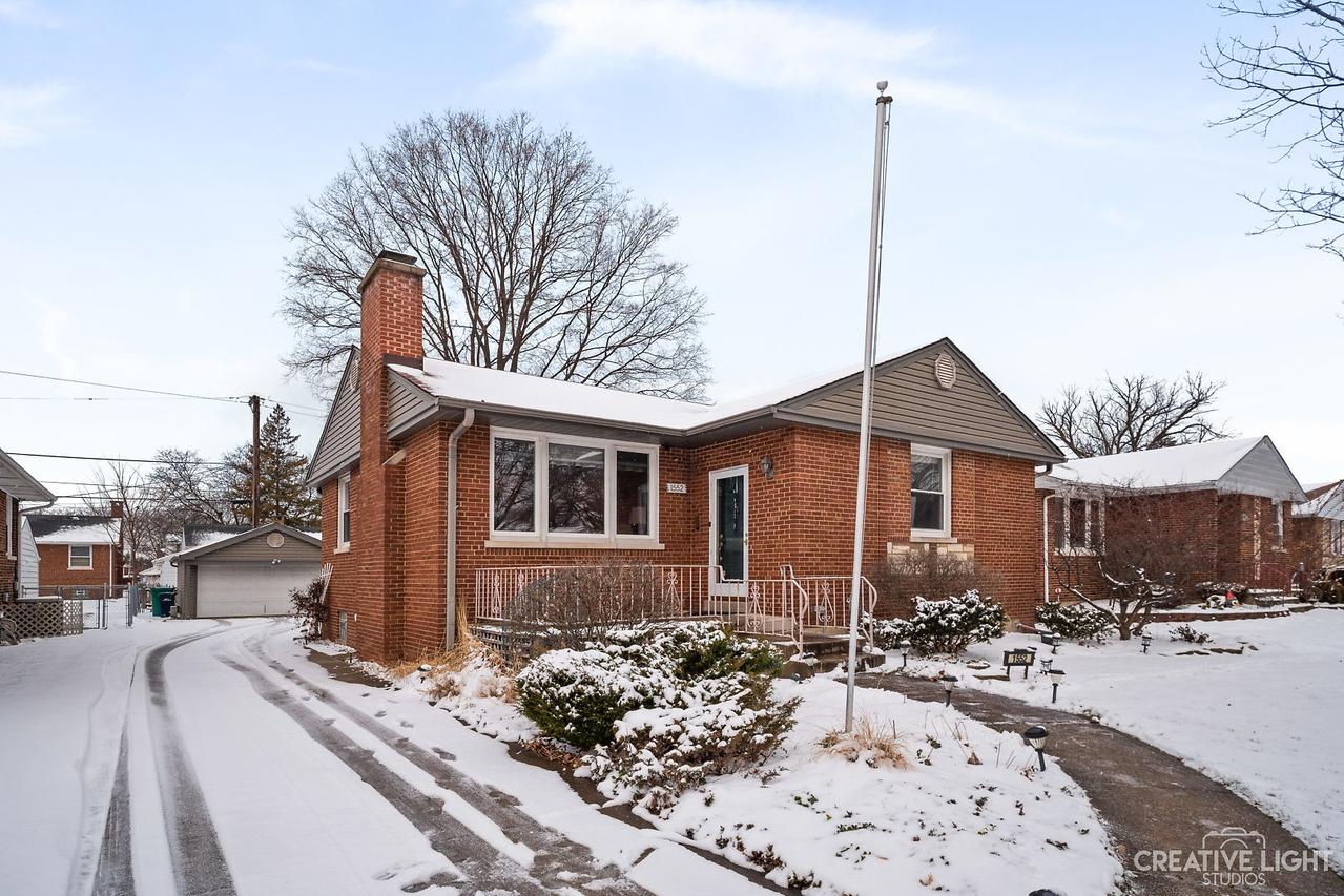 1552 Portsmouth Ave., Westchester, IL 60154