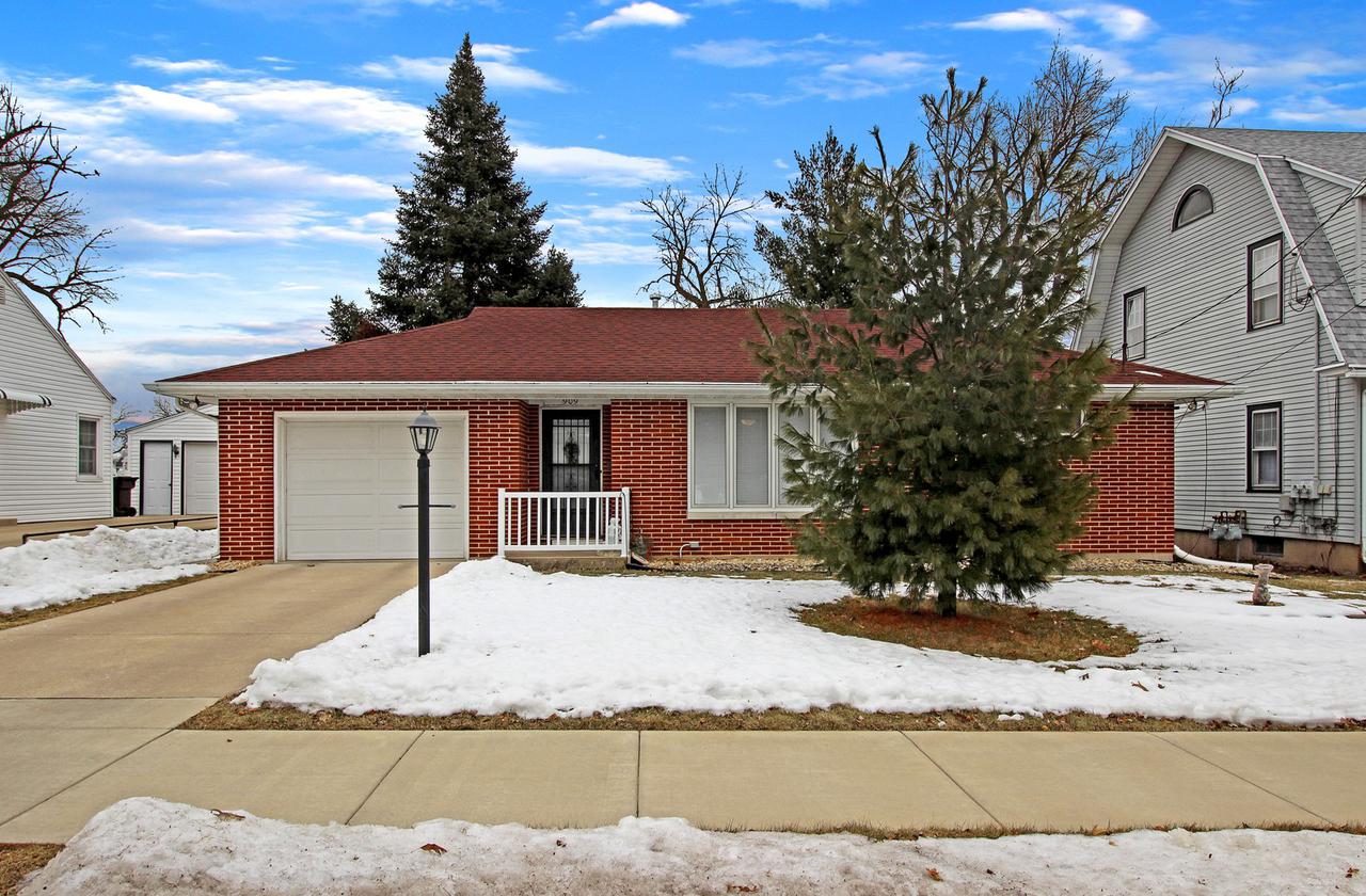 909 S Burchard Ave., Freeport, IL 61032