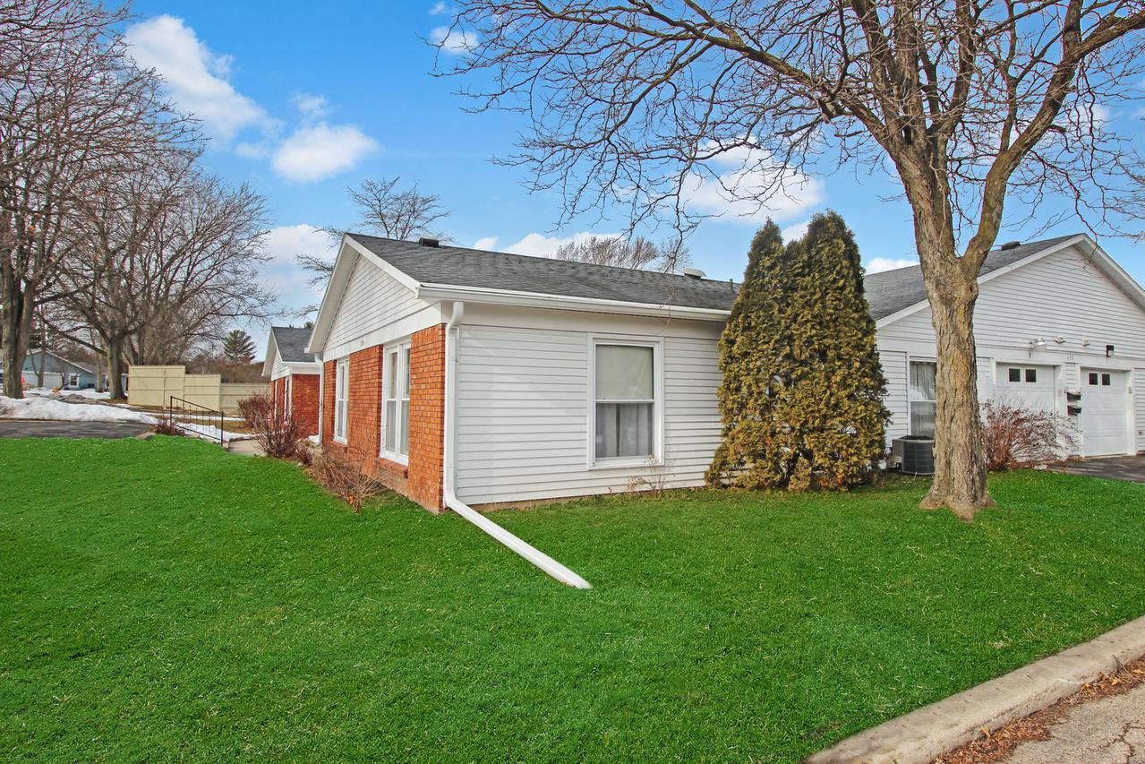 613 Woodbridge Ln. #2, Freeport, IL 61032