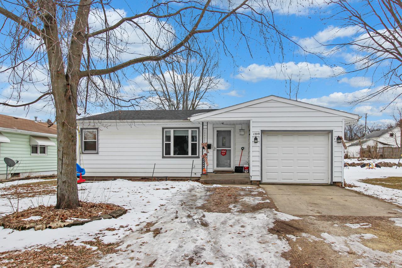 1209 W Violet St., Freeport, IL 61032