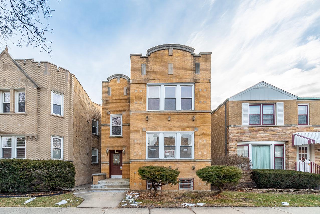 5739 N Richmond St., Chicago, IL 60659