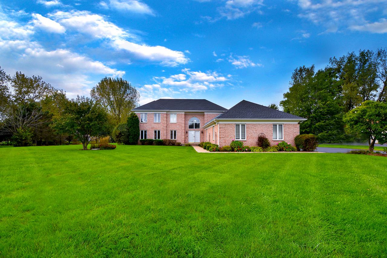 43 Mark Dr., Hawthorn Woods, IL 60047