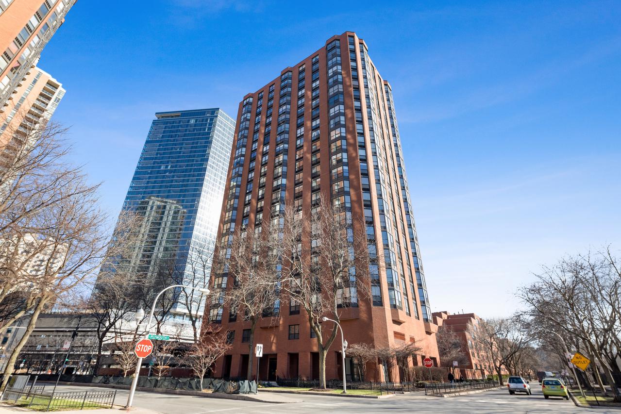 901 S Plymouth Ct. #1802, Chicago, IL 60605