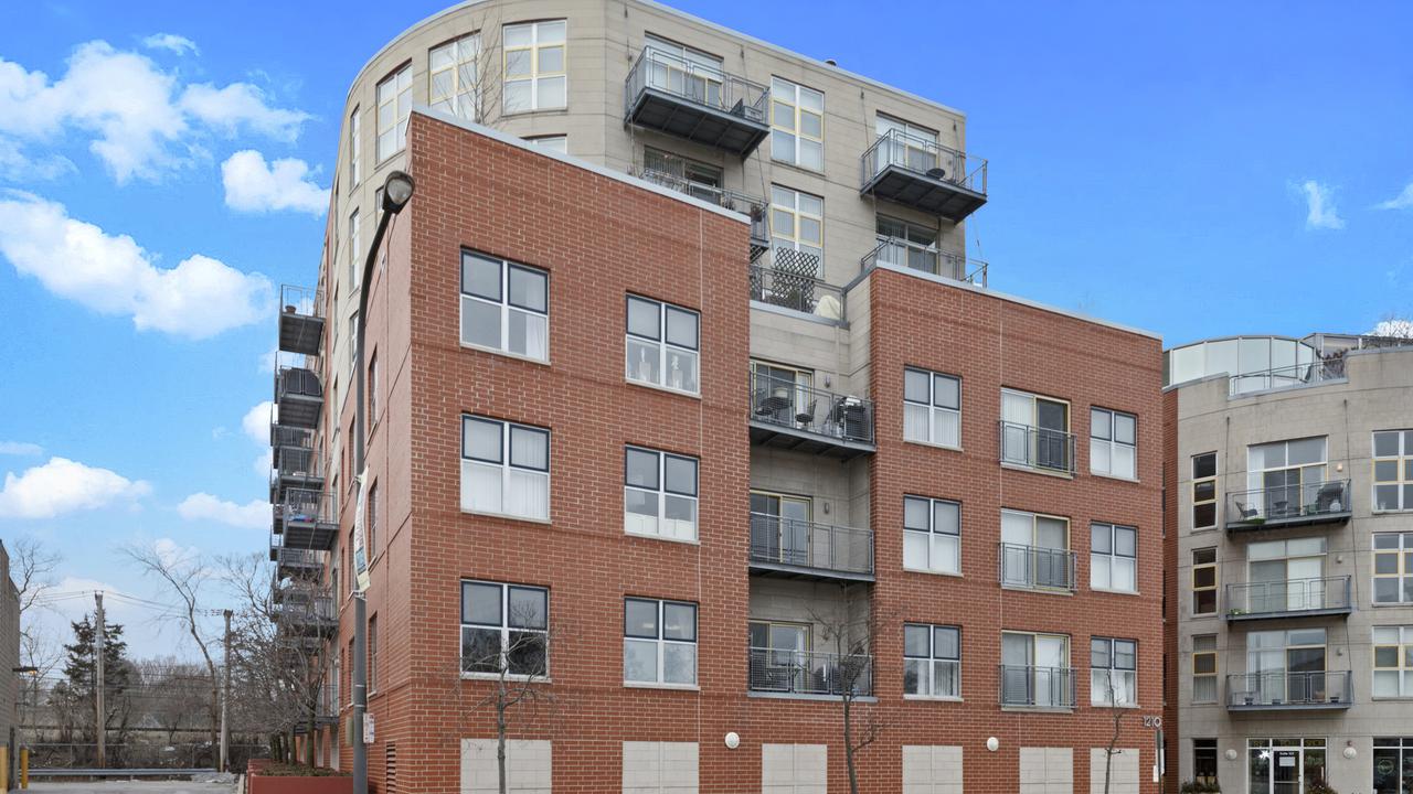 1210 Chicago Ave. #707, Evanston, IL 60202