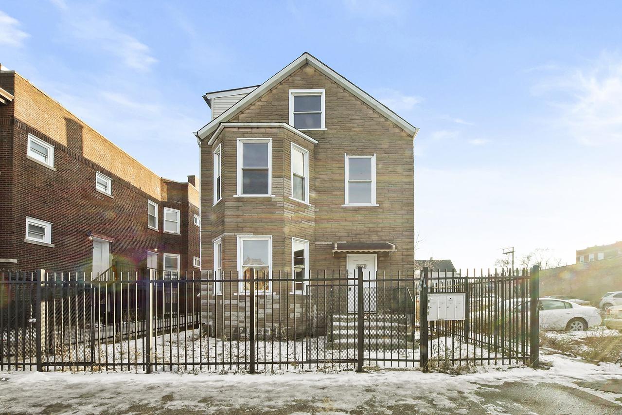 4149 W Cermak Rd., Chicago, IL 60623