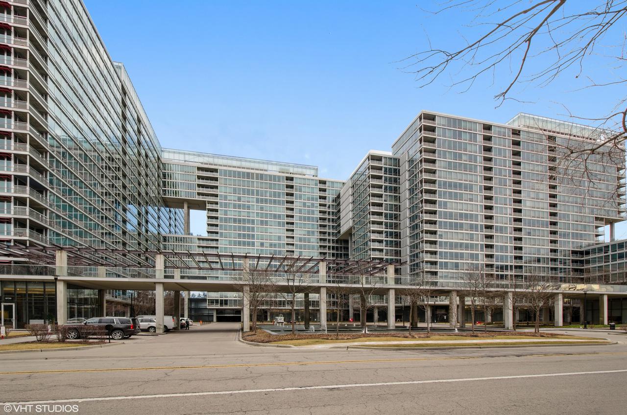 9655 Woods Dr. #1010, Skokie, IL 60077