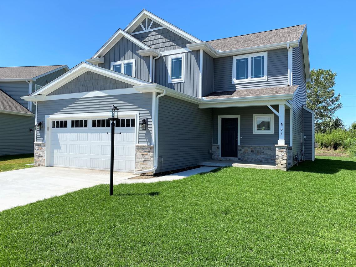 607 Bergamot Dr., Savoy, IL 61874