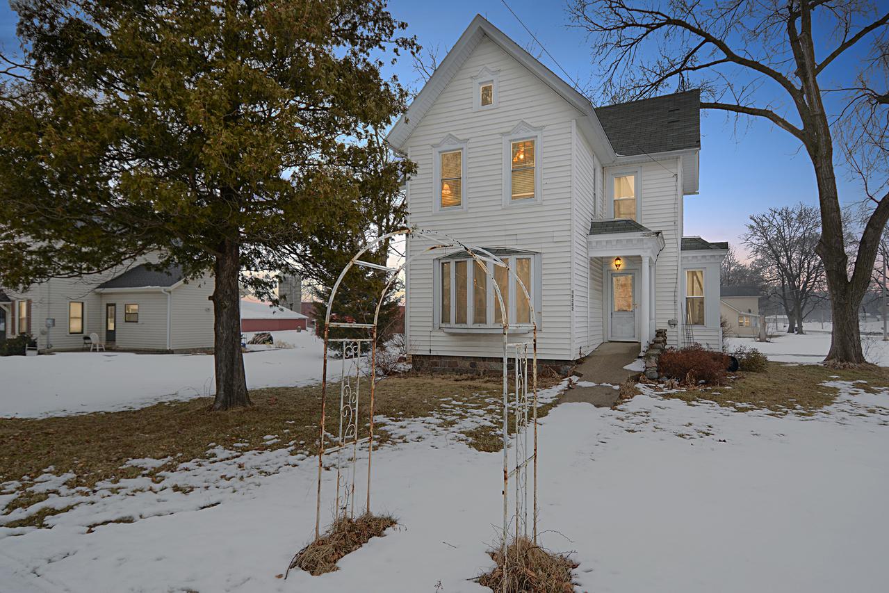 10202 Main St., Hebron, IL 60034