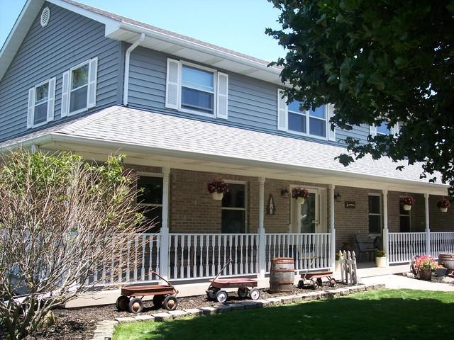 11 E Sunset Ave., Sandwich, IL 60548