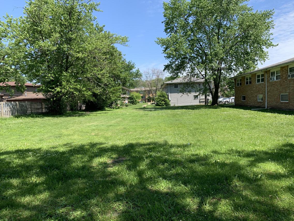 835 Greenbrier Rd., Dekalb, IL 60115