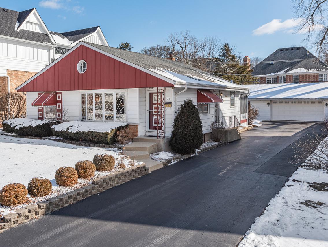 25 Arthur Ave., Clarendon Hills, IL 60514