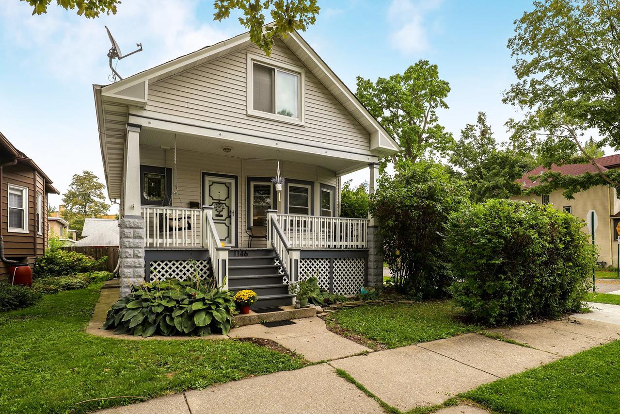 1146 S Humphrey Ave., Oak Park, IL 60304