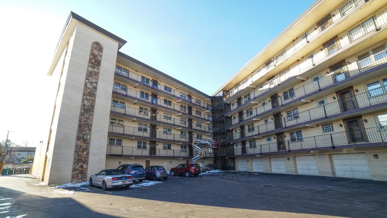 4572 N Milwaukee Ave. #2C, Chicago, IL 60630