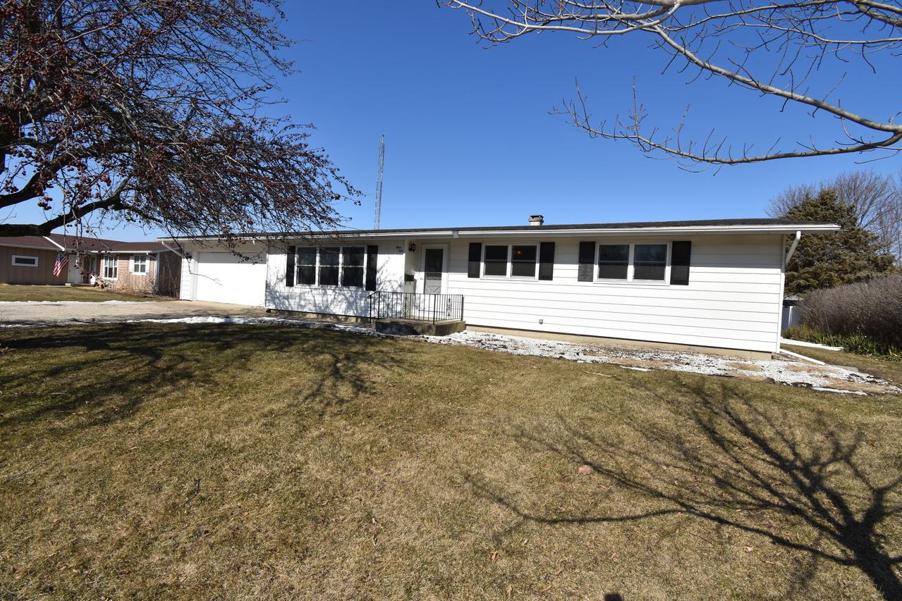 110 E Kross St., Leland, IL 60531