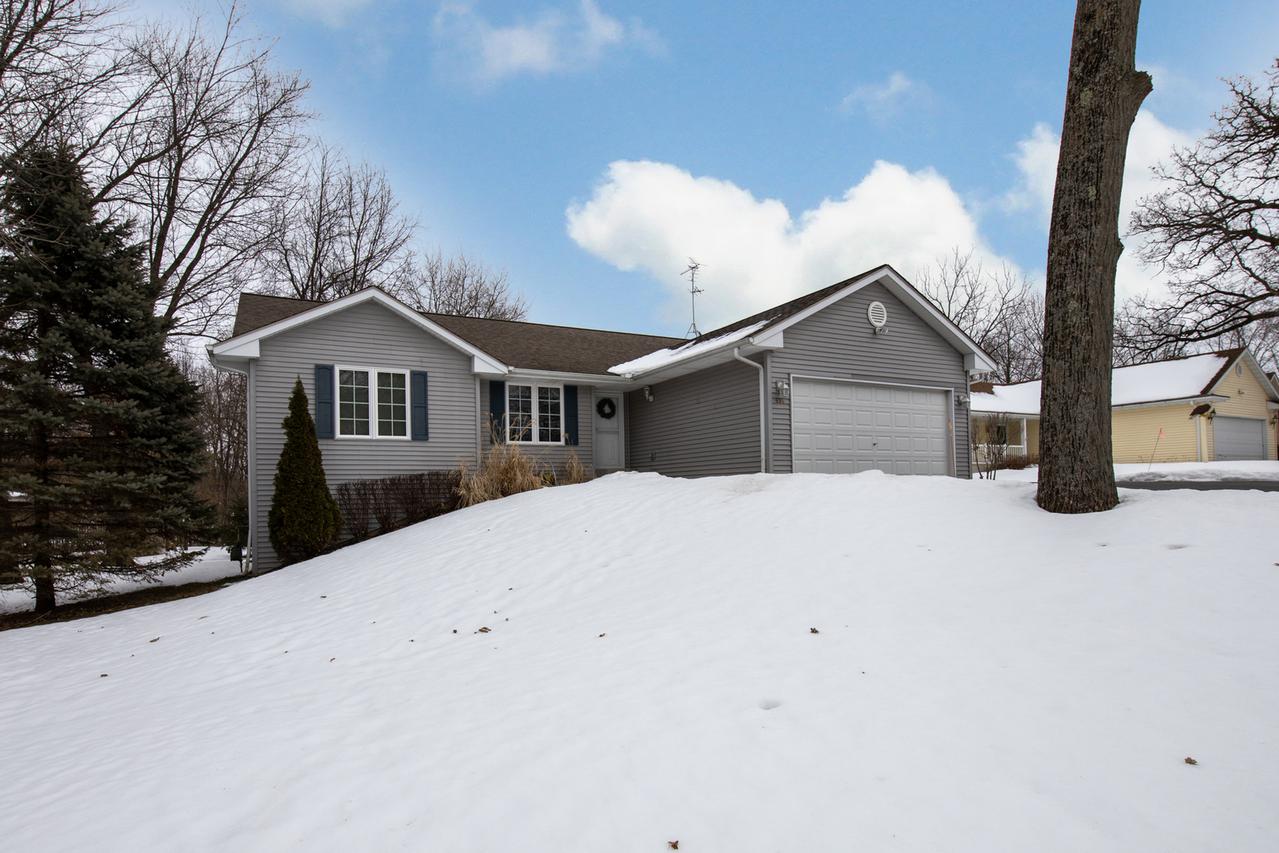 694 Lake Summerset Rd., Lake Summerset, IL 61019