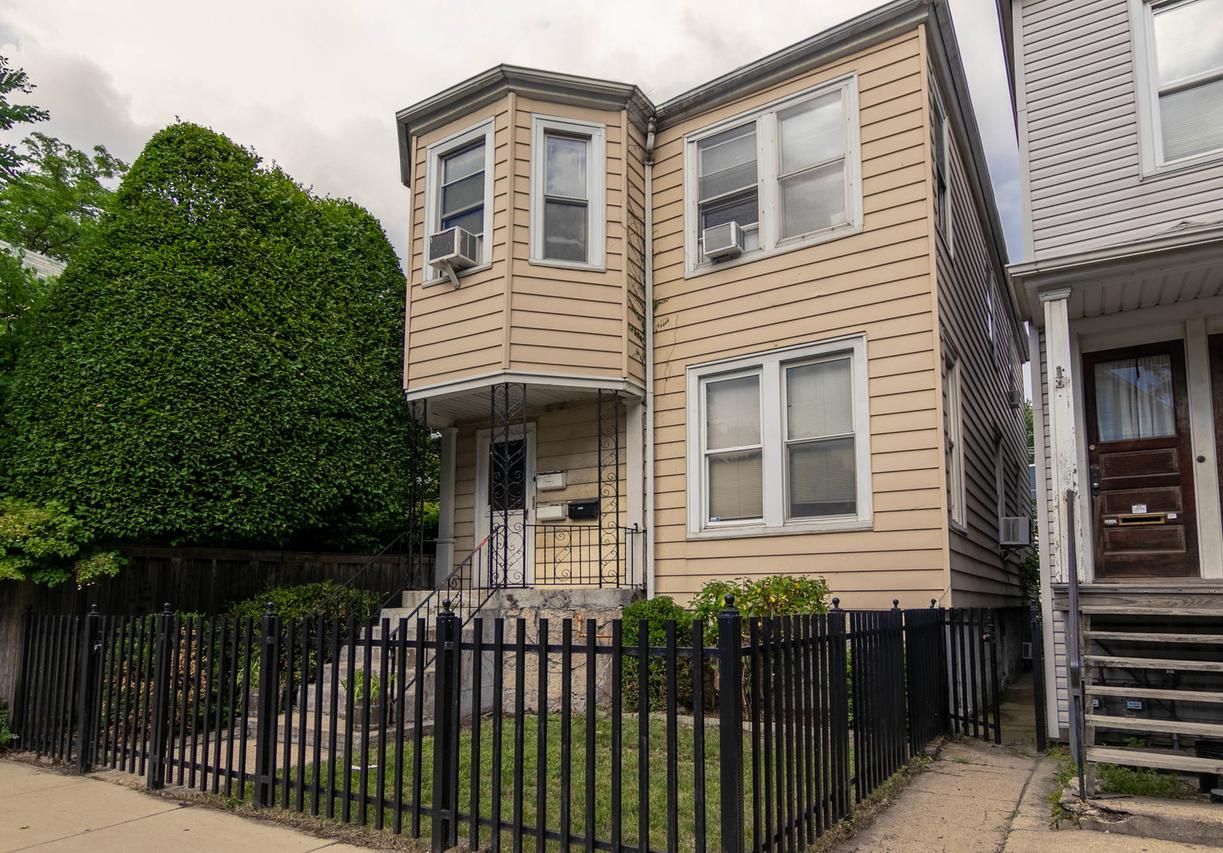 3453 N Damen Ave., Chicago, IL 60657