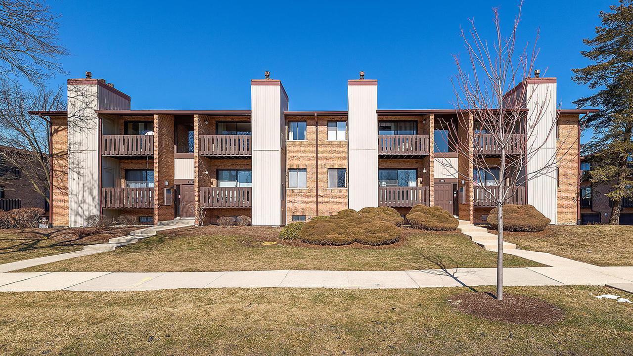 310 Sheridan Dr. #1C, Willowbrook, IL 60527