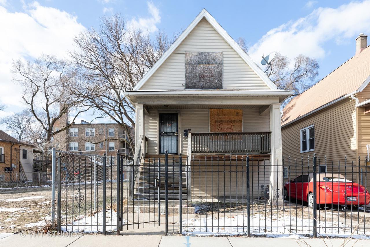 2728 E 76th St., Chicago, IL 60649
