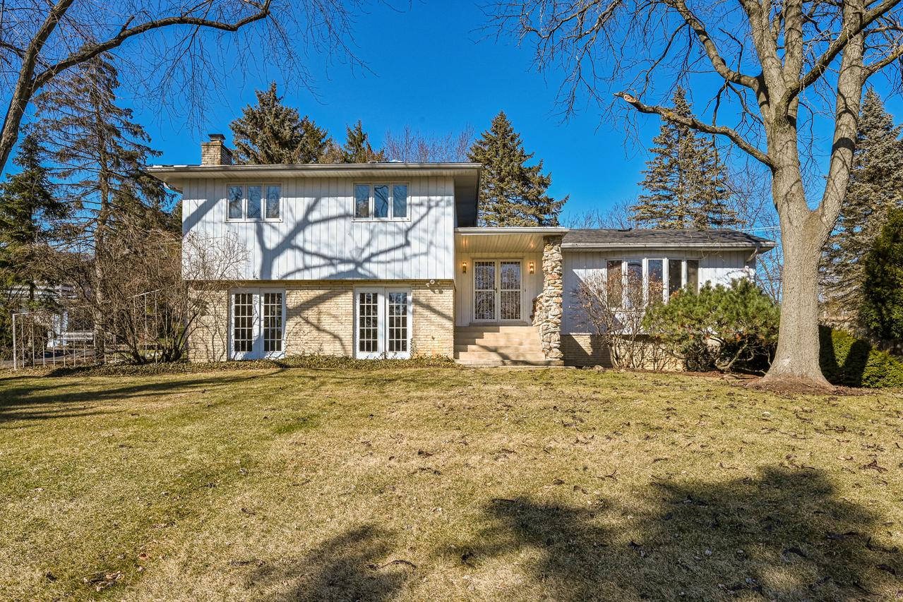 22W732 Hackberry Dr., Glen Ellyn, IL 60137