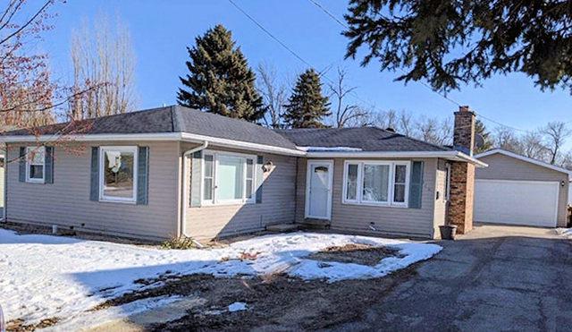 310 W North St., Creston, IL 60113