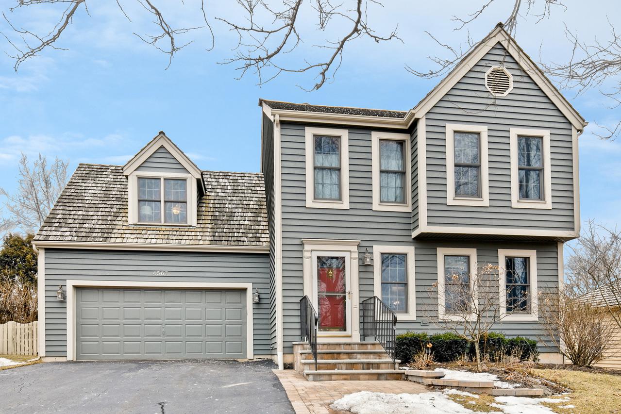4567 Kings Way N, Gurnee, IL 60031