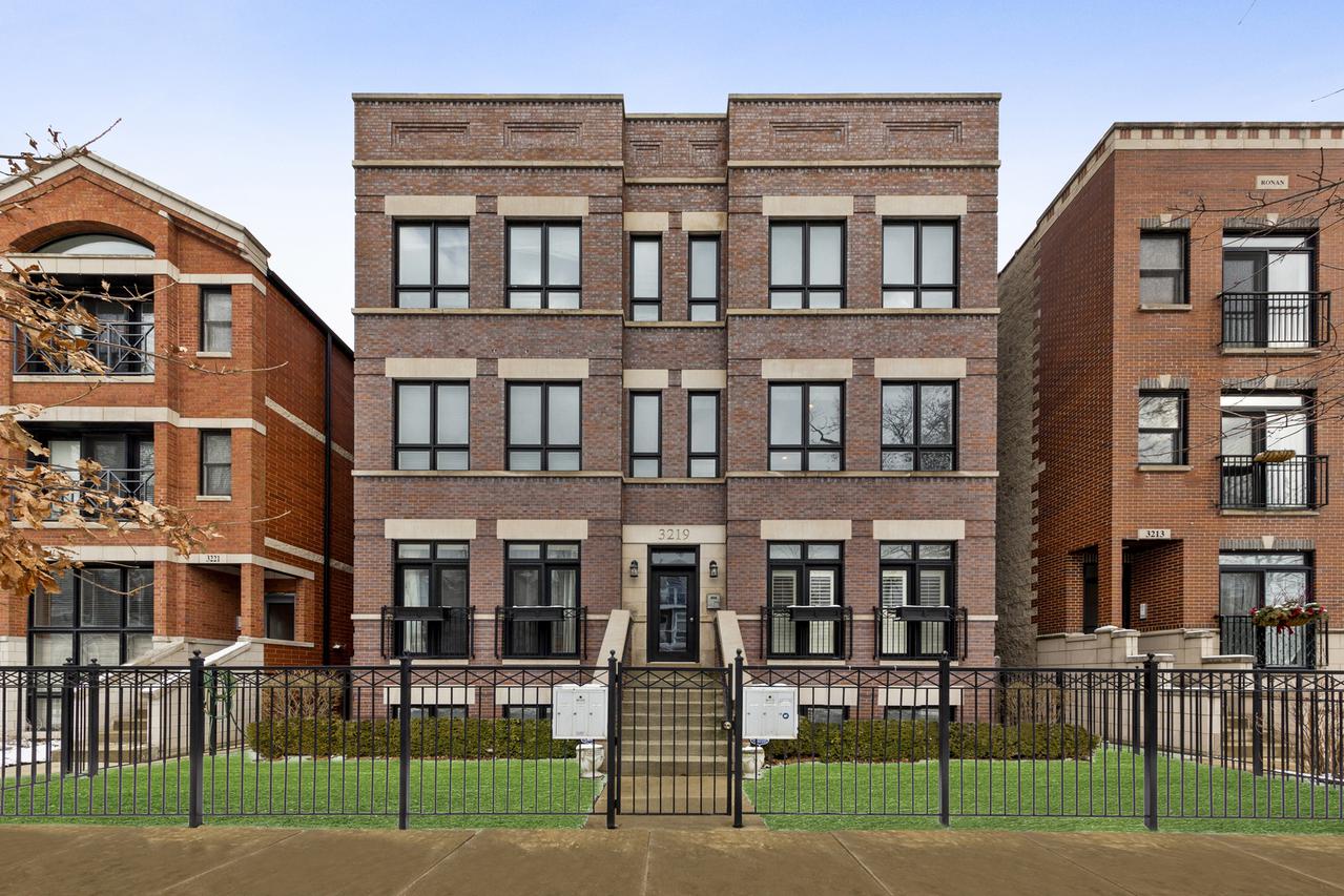 3219 N Racine Ave. #2S, Chicago, IL 60657