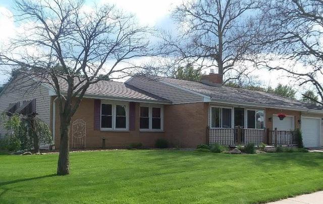 901 W Randolph St., Roanoke, IL 61561